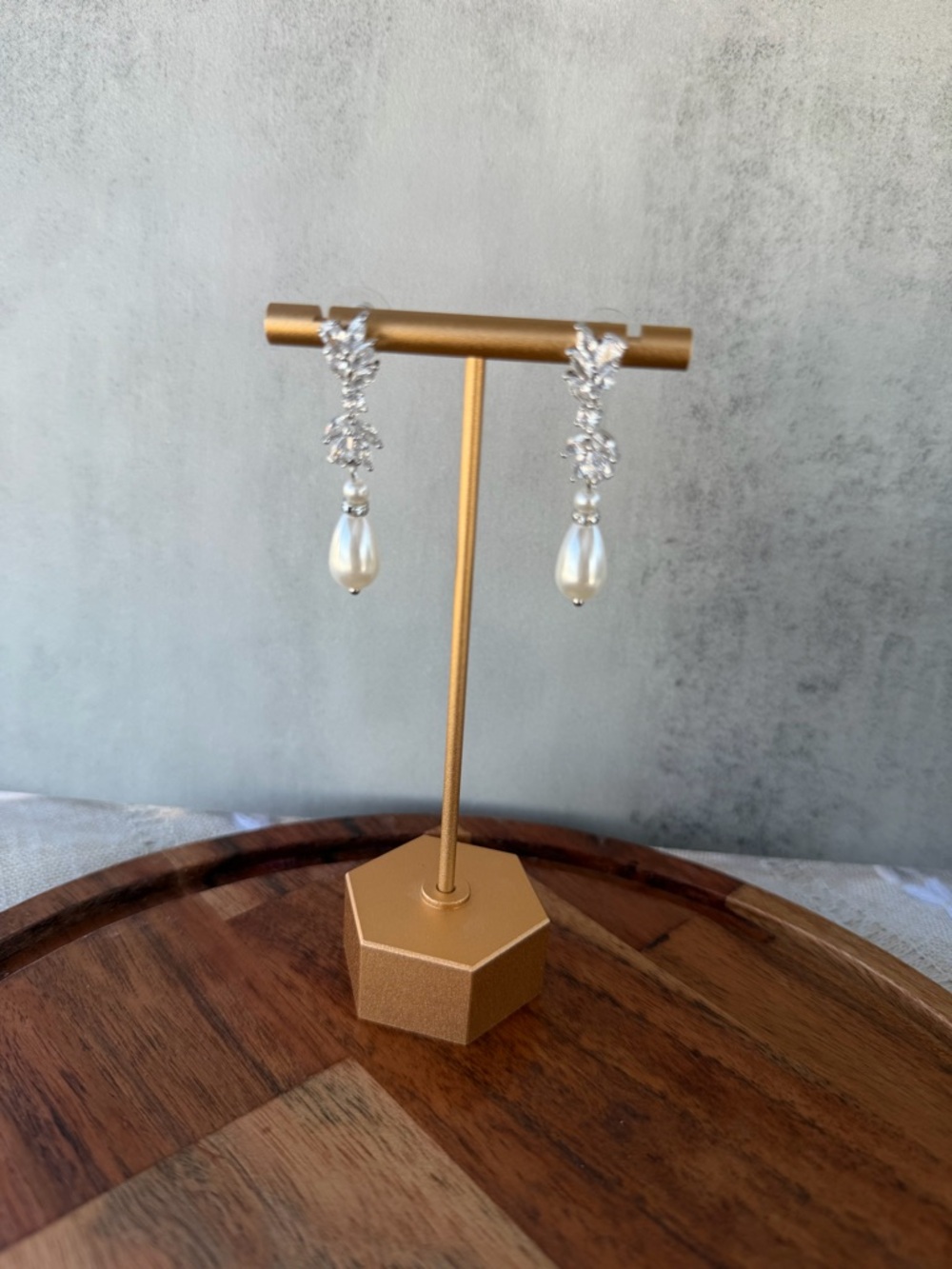 Elegant Crystal and Pearl Drop Earrings - Faux Pearl White - Picture 3 of 4